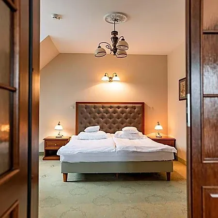 Palac Poledno Otel 4*