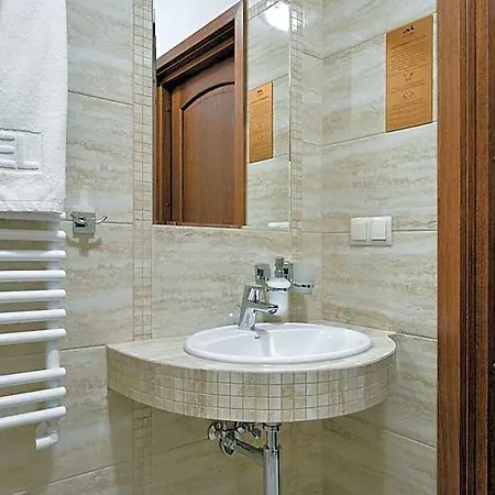 Palac Poledno Otel 4*
