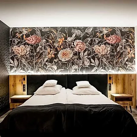 Palac Poledno Otel