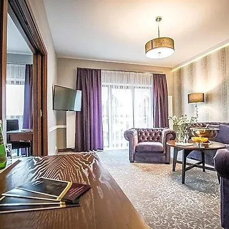 Palac Poledno Otel