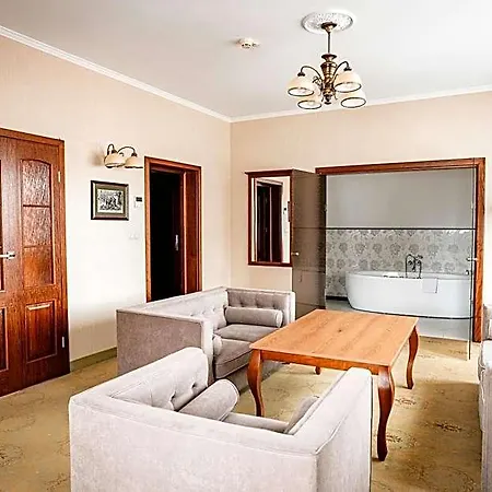 Palac Poledno 4*