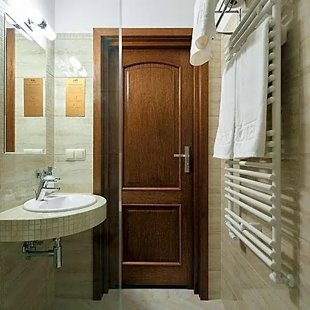 Palac Poledno Otel